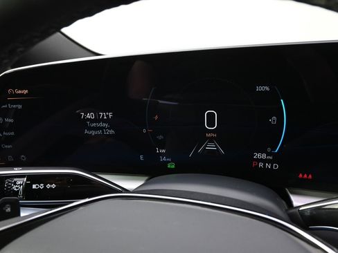 New 2025 Cadillac Lyriq Sport image 25