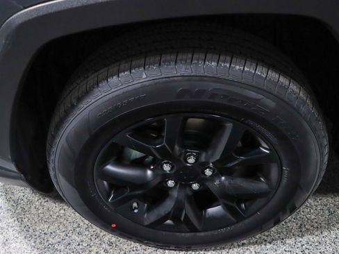 Used 2021 Toyota RAV4 LE image 11