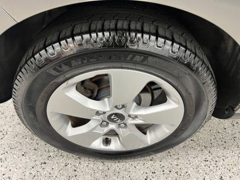 Used 2019 Kia Soul image 33