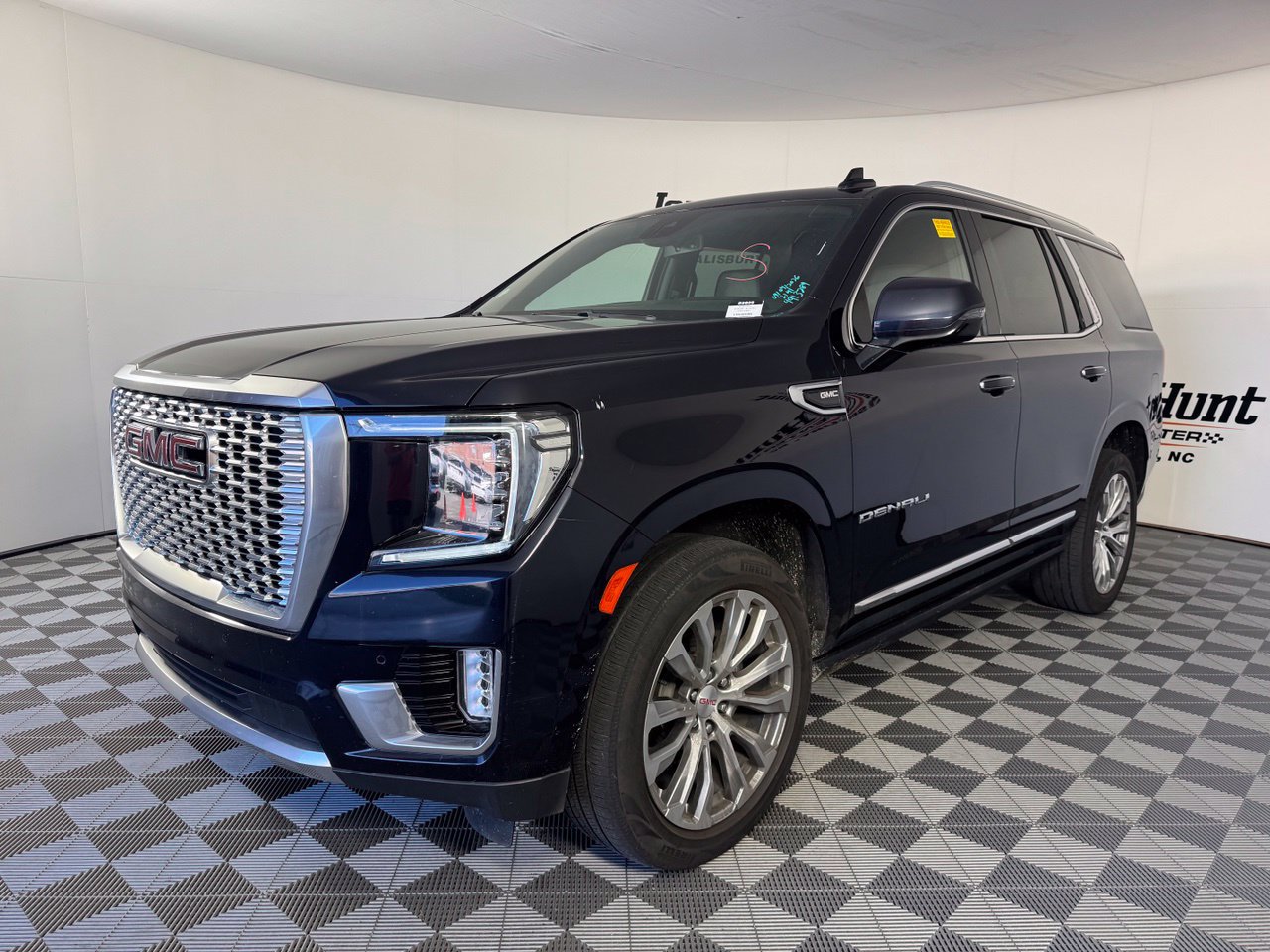 Used 2023 GMC Yukon Denali AWD/4WD image 1