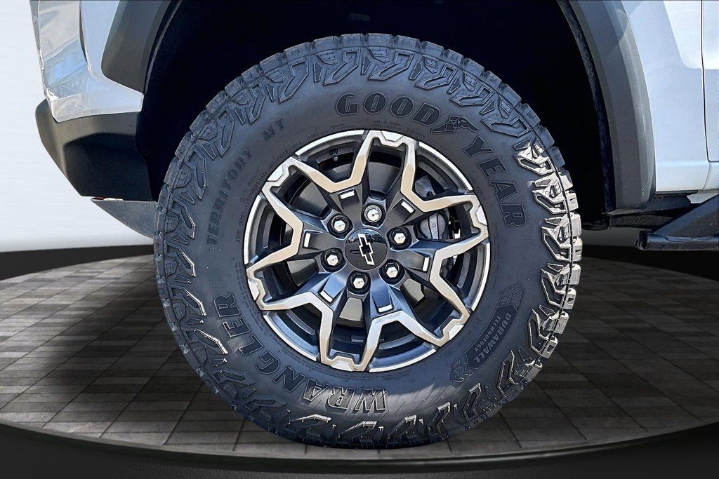 Used 2024 Chevrolet Colorado ZR2 w/ Technology Package AWD/4WD image 33