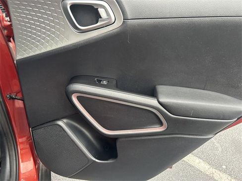 Certified 2022 Kia Soul LX image 13