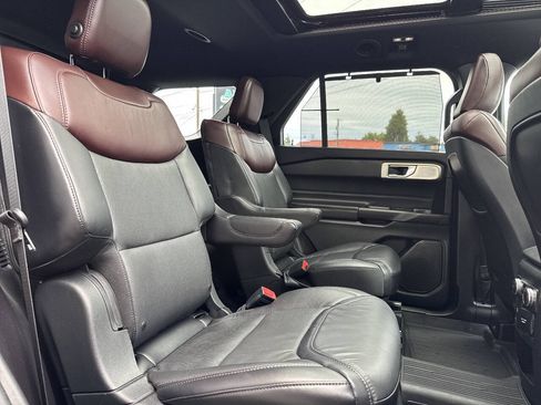 Used 2020 Ford Explorer Platinum w/ Premium Technology Package AWD/4WD image 22