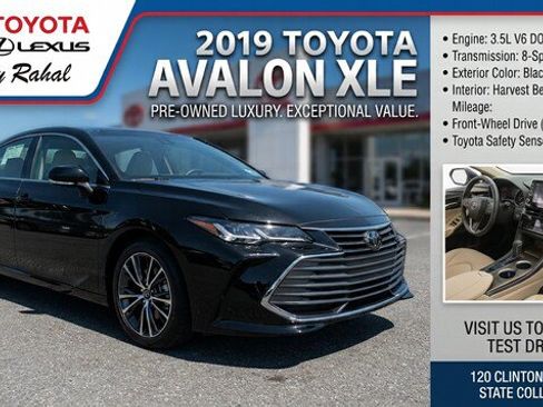 Used 2019 Toyota Avalon XLE w/ Moonroof Package FWD image 2