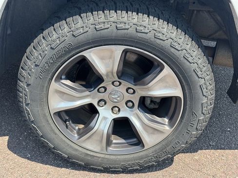 Used 2019 RAM 1500 Laramie AWD/4WD image 7