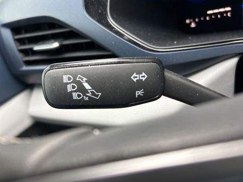 Used 2022 Volkswagen Taos SE image 29