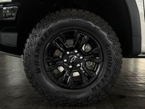 Used 2026 Chevrolet Silverado 1500 ZR2 w/ Dark Appearance Package AWD/4WD image 32