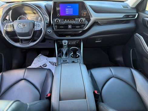 Used 2023 Toyota Highlander XLE image 12