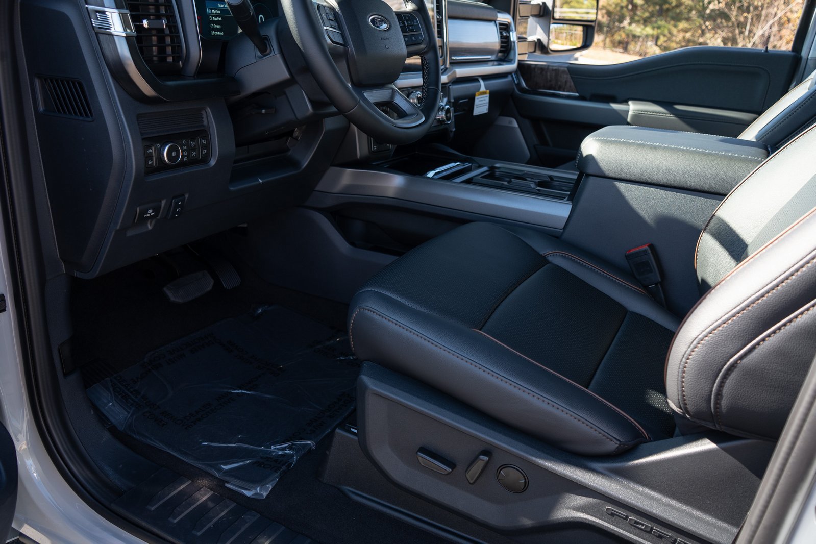 New 2026 Ford F250 Lariat w/ Black Appearance Package AWD/4WD image 17