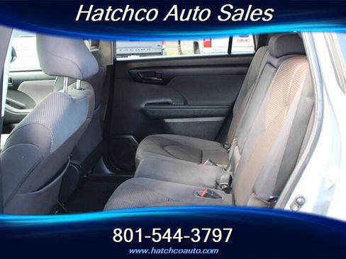 Used 2023 Toyota Highlander LE AWD/4WD image 15