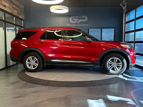 Used 2020 Ford Explorer XLT w/ Equipment Group 202A AWD/4WD image 2
