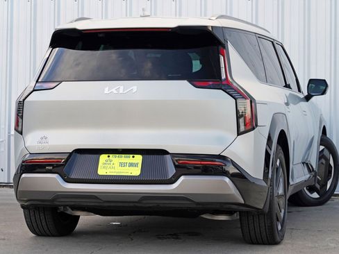 Used 2024 Kia EV9 Land image 5