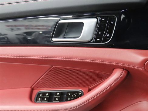 Used 2019 Porsche Panamera 4 image 39