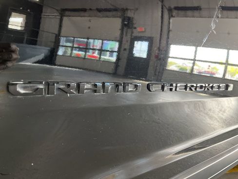 Used 2022 Jeep Grand Cherokee L Laredo image 15