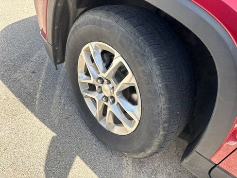 Used 2018 Chevrolet Traverse LT FWD image 8