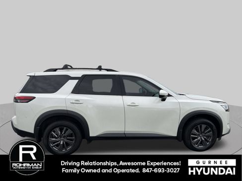 Used 2022 Nissan Pathfinder SV w/ SV Premium Package AWD/4WD image 11