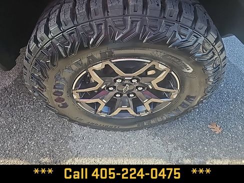 Used 2025 Chevrolet Colorado ZR2 w/ Technology Package image 8