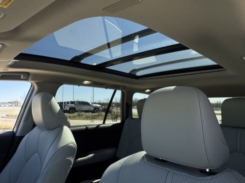 Used 2025 Toyota Grand Highlander Limited image 25