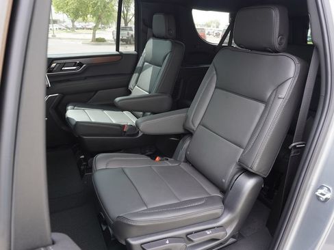 New 2026 GMC Yukon XL Denali w/ Denali Reserve Package AWD/4WD image 10