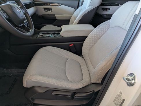 Used 2023 Honda Pilot LX image 14