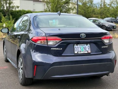 Used 2022 Toyota Corolla LE FWD image 3