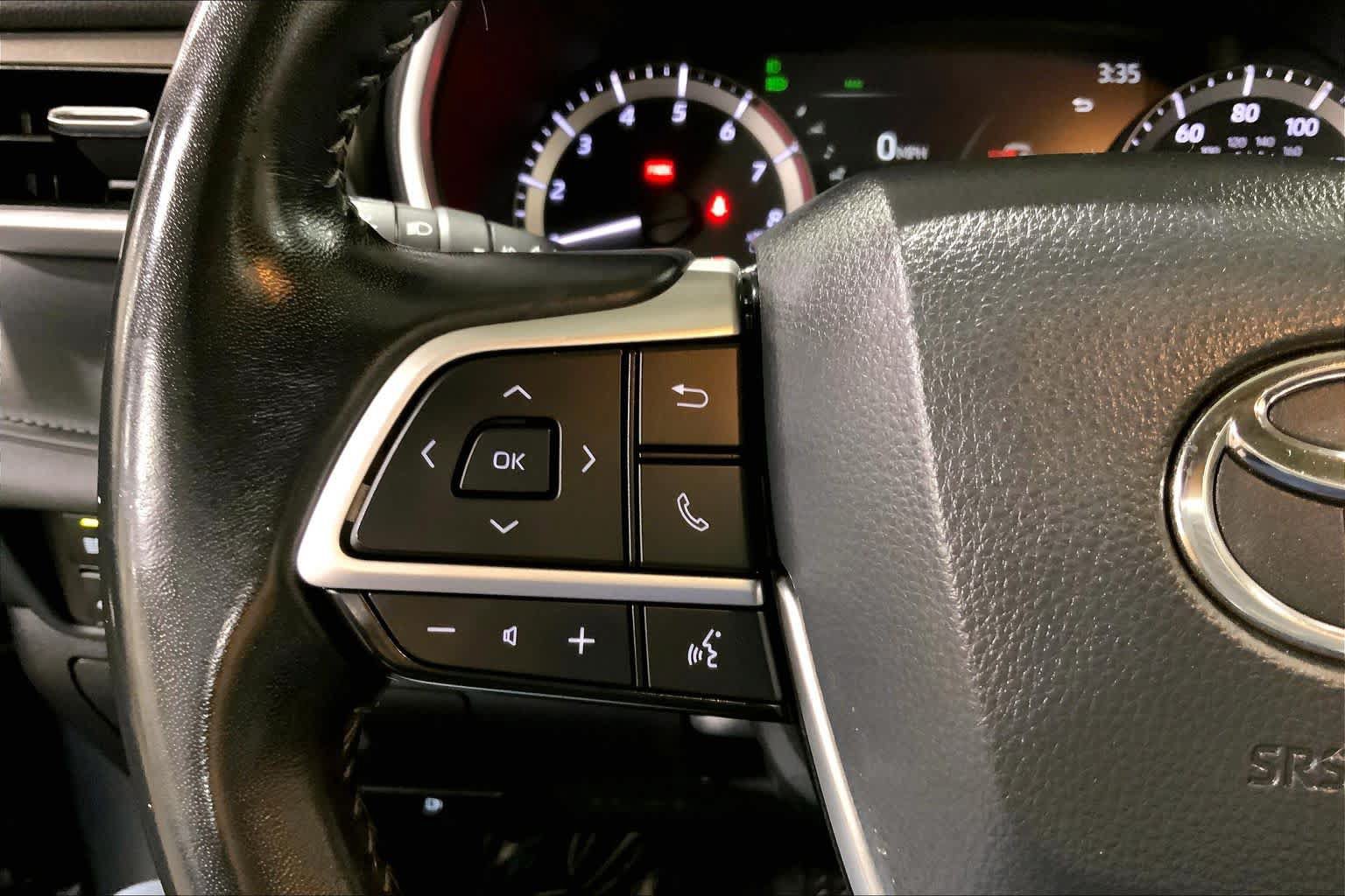 Used 2023 Toyota Highlander XLE AWD/4WD image 24