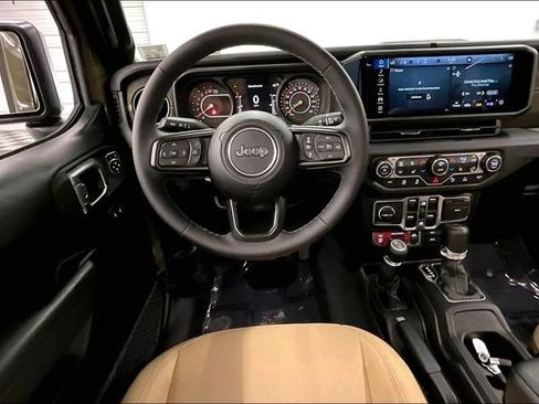 Used 2026 Jeep Gladiator Willys AWD/4WD image 6
