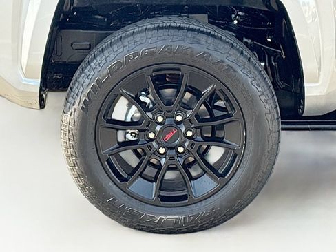 Certified 2026 Toyota Tacoma SR5 AWD/4WD image 32