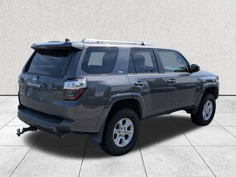 Used 2017 Toyota 4Runner SR5 AWD/4WD image 3