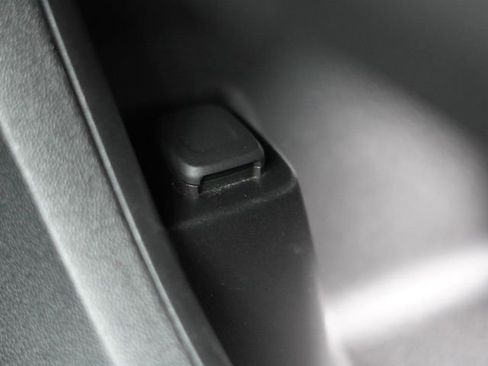 Used 2023 Buick Enclave Essence image 31