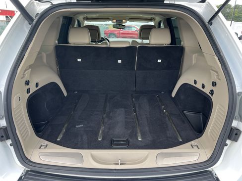 Used 2017 Jeep Grand Cherokee Limited RWD image 18