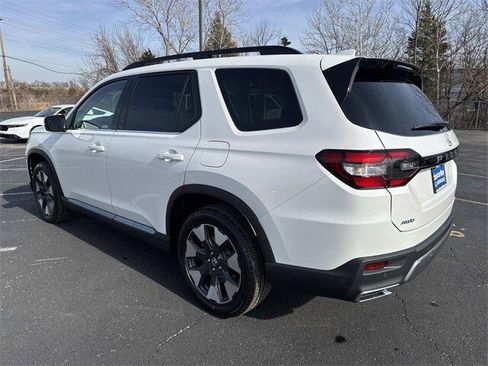 New 2026 Honda Pilot Touring image 10