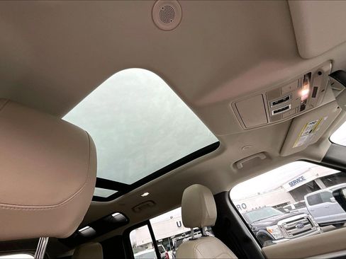 Used 2022 Land Rover Defender 110 SE image 22