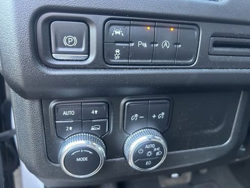 Used 2023 GMC Yukon SLT image 13