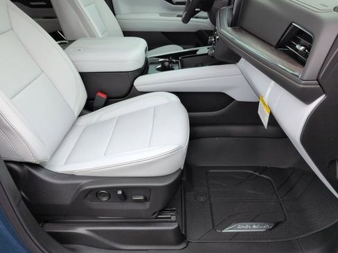 New 2026 Chevrolet Suburban Premier w/ Sun And Tow Package image 27