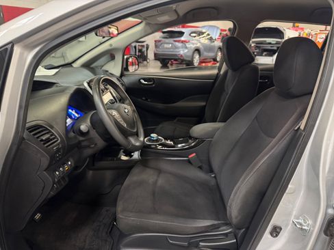 Used 2017 Nissan Leaf SV FWD image 14