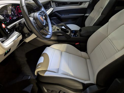 New 2026 Porsche Cayenne image 5