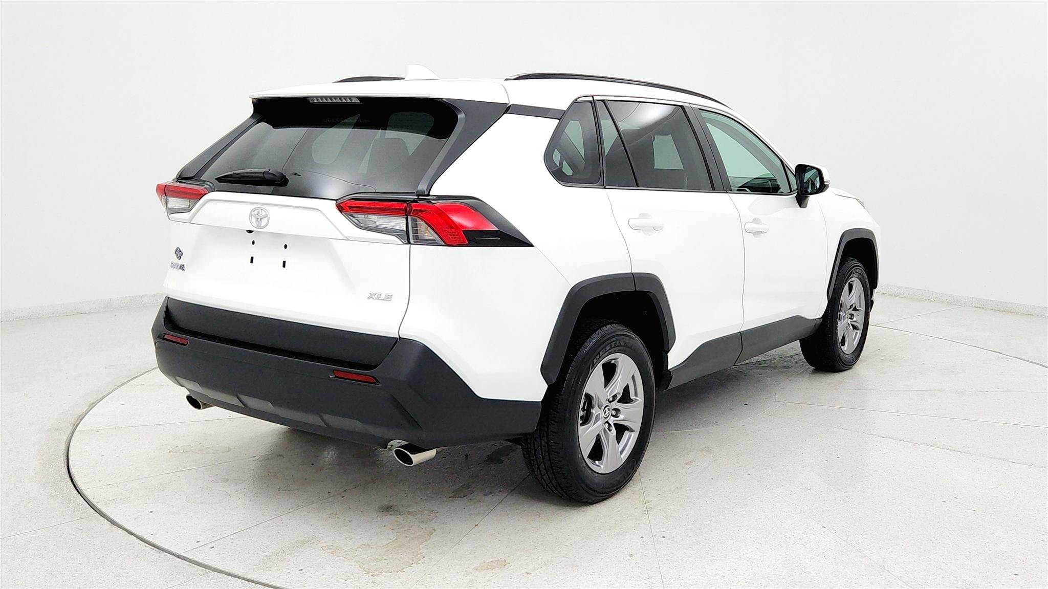 Used 2025 Toyota RAV4 XLE FWD image 5