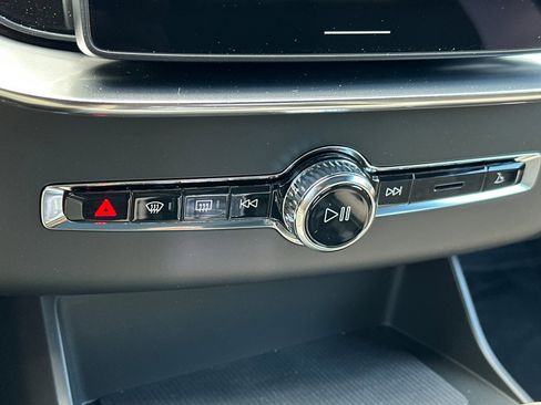 New 2026 Volvo XC90 B6 Core image 19