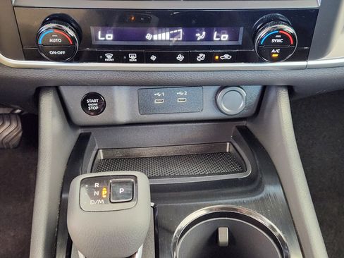 Used 2024 Nissan Rogue SV FWD image 19