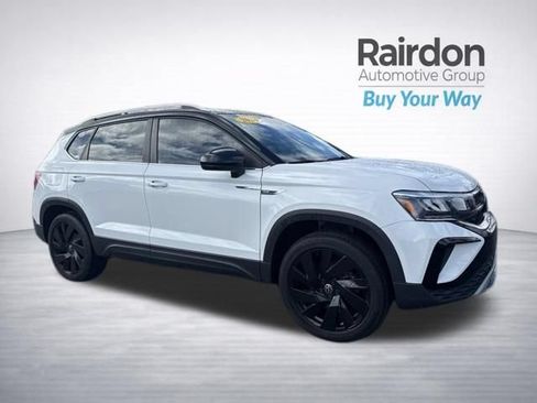 Used 2024 Volkswagen Taos SE AWD/4WD image 1