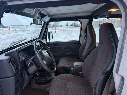 Used 2000 Jeep Wrangler Sport image 16