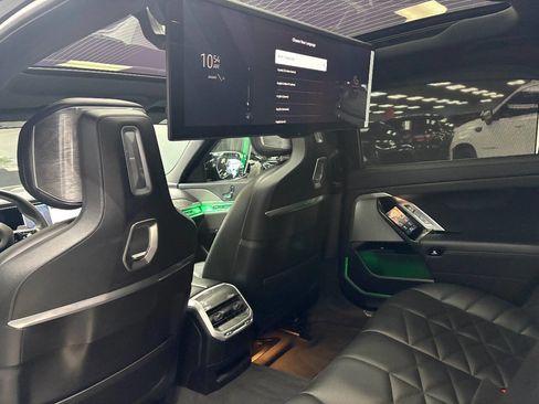 Used 2025 BMW 740i w/ Premium Package image 26