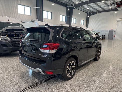Used 2023 Subaru Forester Touring AWD/4WD image 7