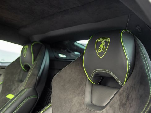 Used 2021 Lamborghini Huracan EVO image 26