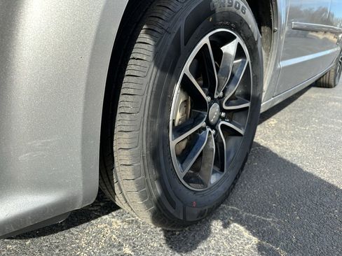 Used 2017 Dodge Grand Caravan SE image 10