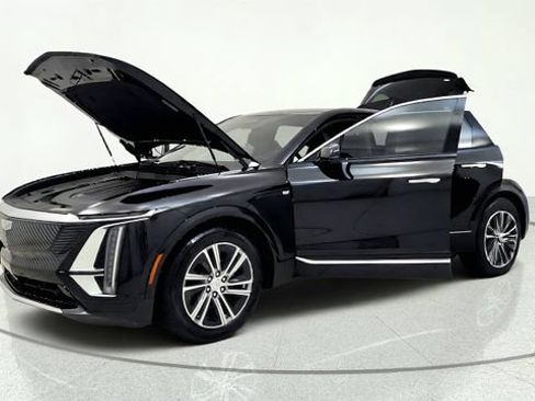 Used 2024 Cadillac Lyriq Luxury AWD/4WD image 13