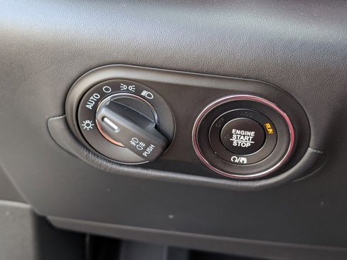 Used 2022 Maserati Levante Modena image 37