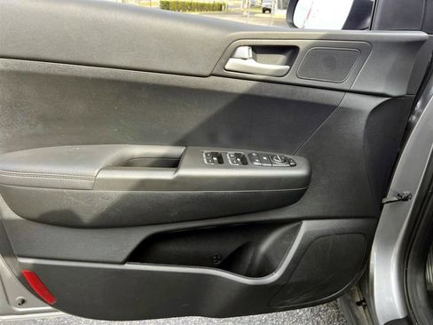 Used 2022 Kia Sportage LX AWD/4WD image 15
