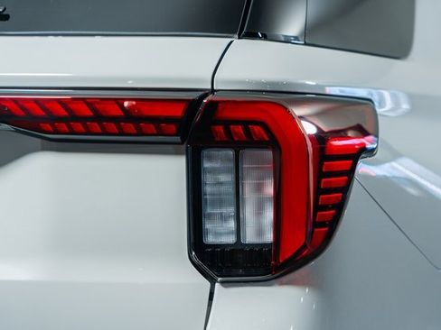 Used 2025 Ford Explorer Platinum w/ Ultimate Package image 6